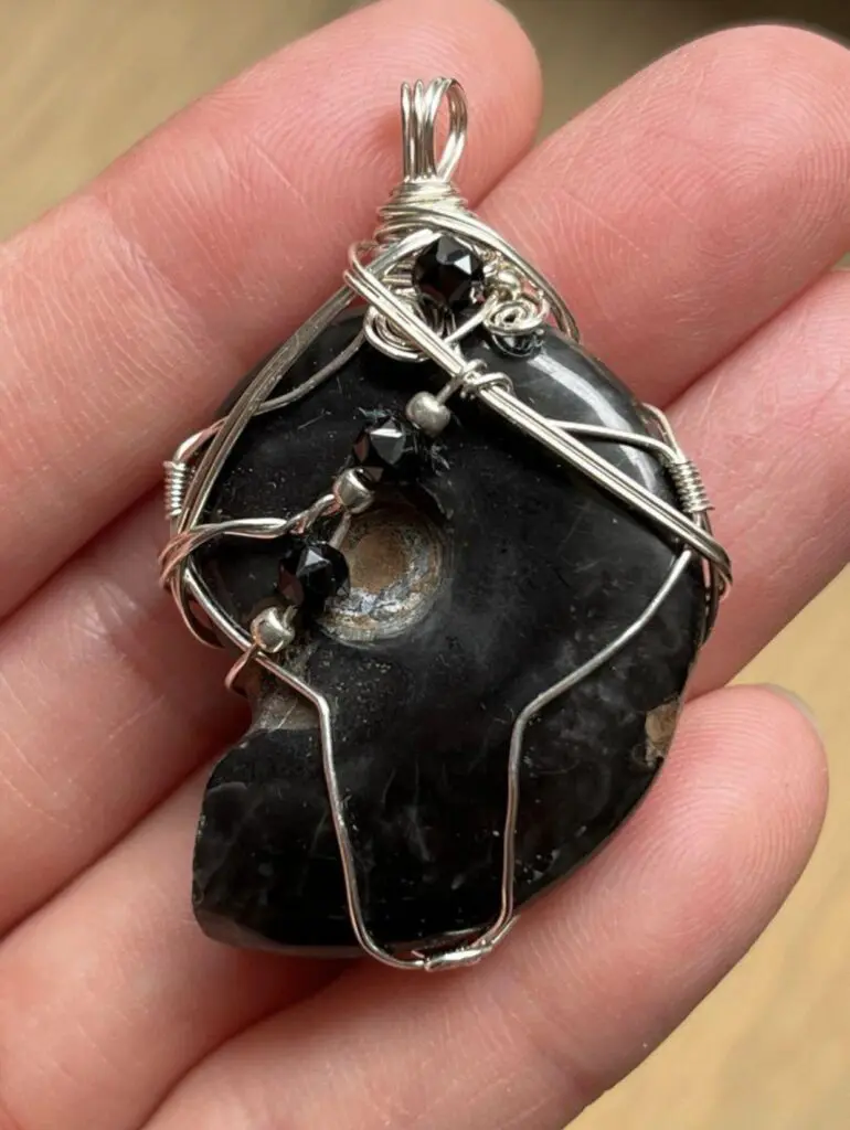 マダガスカル アンモナイト 黒 ブラック 磁力 磁石